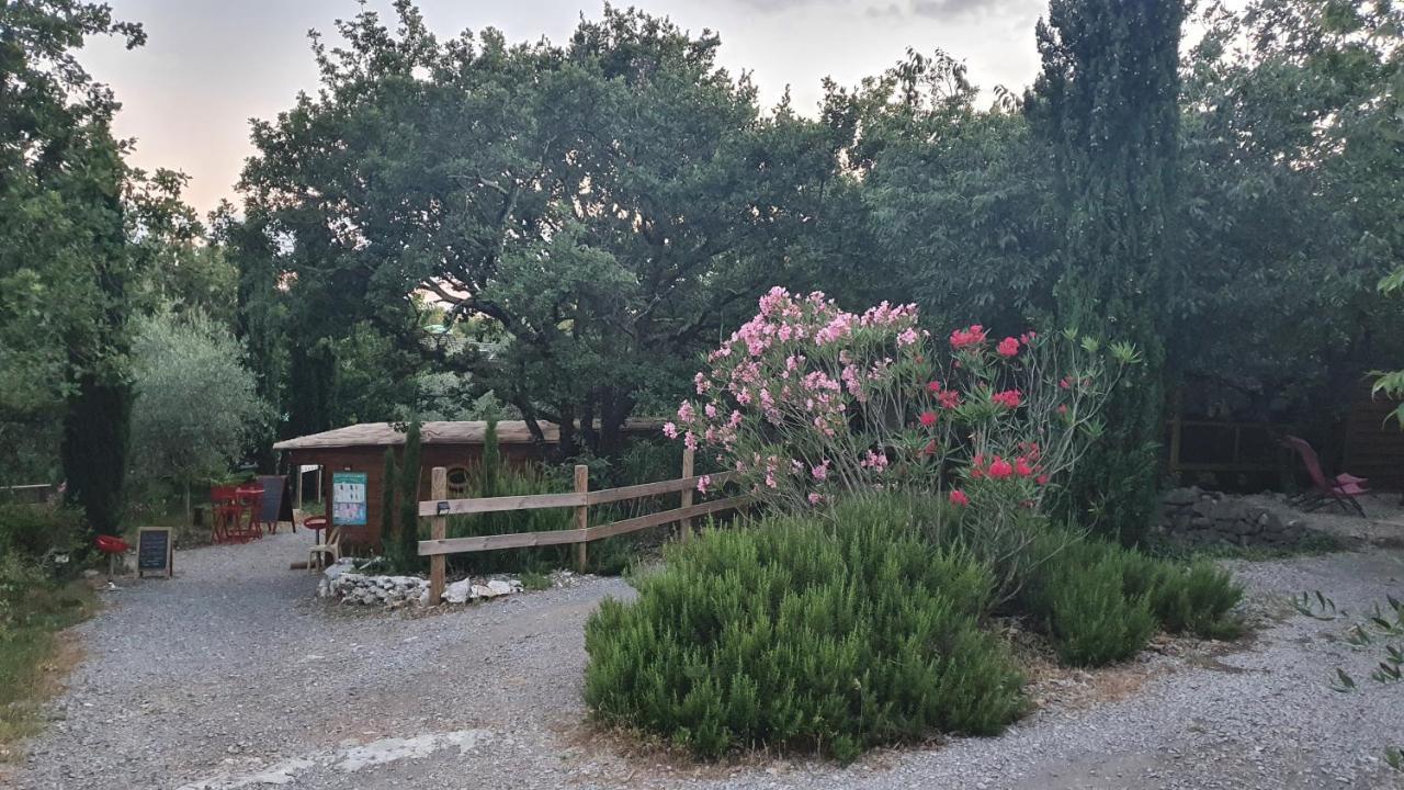 Roulottes Et Cabanes De Saint Cerice Vogue Esterno foto