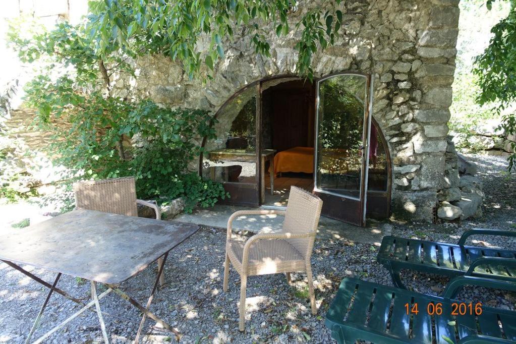 Roulottes Et Cabanes De Saint Cerice Vogue Esterno foto